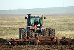 trackter-plowing-feild